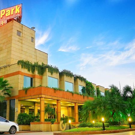 City Park Airport Gurgaon Zewnętrze zdjęcie