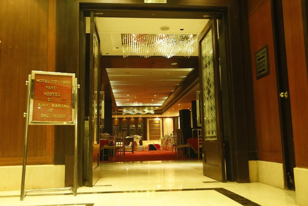 City Park Airport Gurgaon Zewnętrze zdjęcie